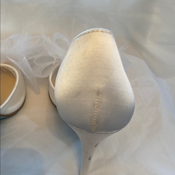 Betsey Johnson Cream and White Stiletto Heels with Feather Embellishments - Picture 6 of 9